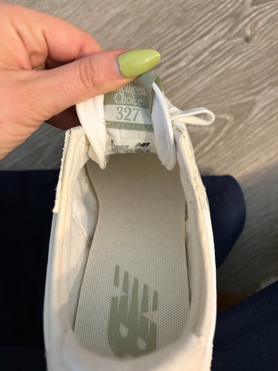 New Balance 327 Cream White Sneakers Size 9 Women NWOT Suede Neutral Aesthetic - Picture 6 of 9